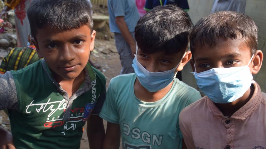 Niños en Chattogram, Bangladesh. Foto: Manos Unidas/Patricia Garrido