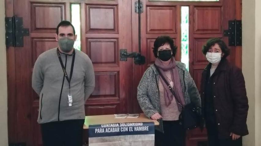 Las voluntarias de Buñol difunden la campaña "Contagia Solidaridad" entre sus vecinos. Manos Unidas Valencia.