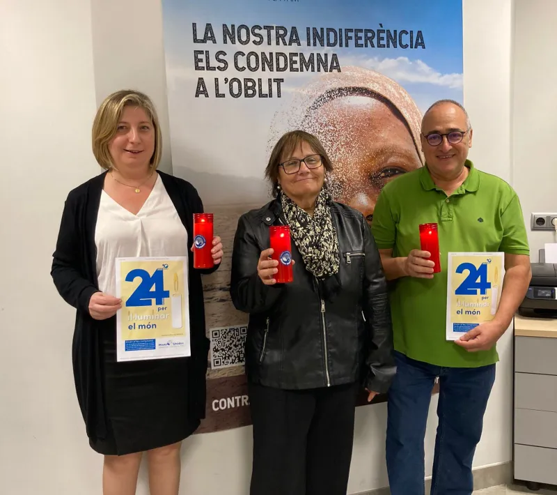 Sra. Cinta Fontanet i Sr. José Tomàs, membres de la Cort d'Honor de la Mare de Déu de la Cinta de Tortosa, participen de la jornada de les 24 hores