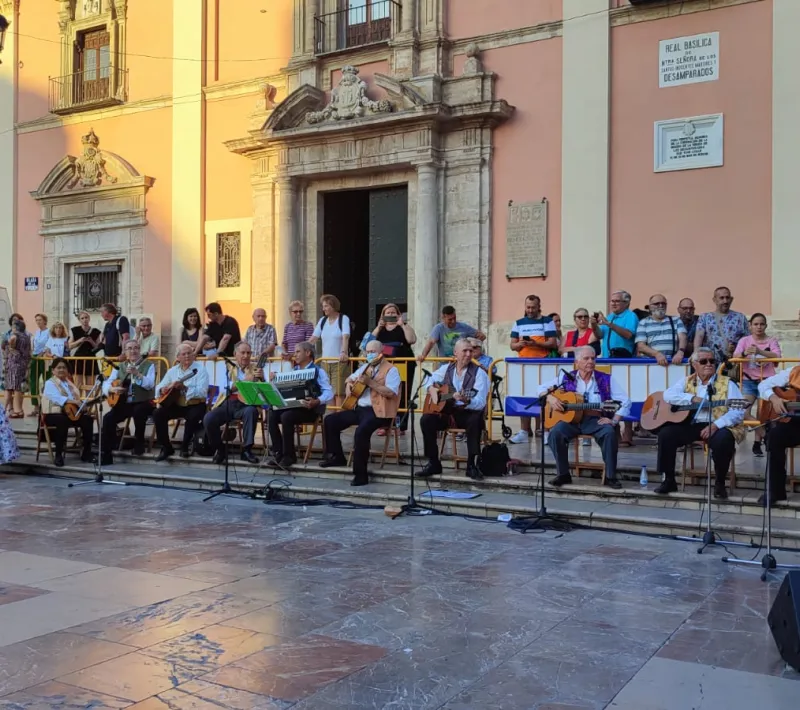 Grup de Danses Sant Vicent Ferrer durante su magnífica actuación.