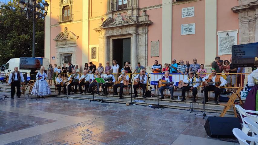 Grup de Danses Sant Vicent Ferrer durante su magnífica actuación.