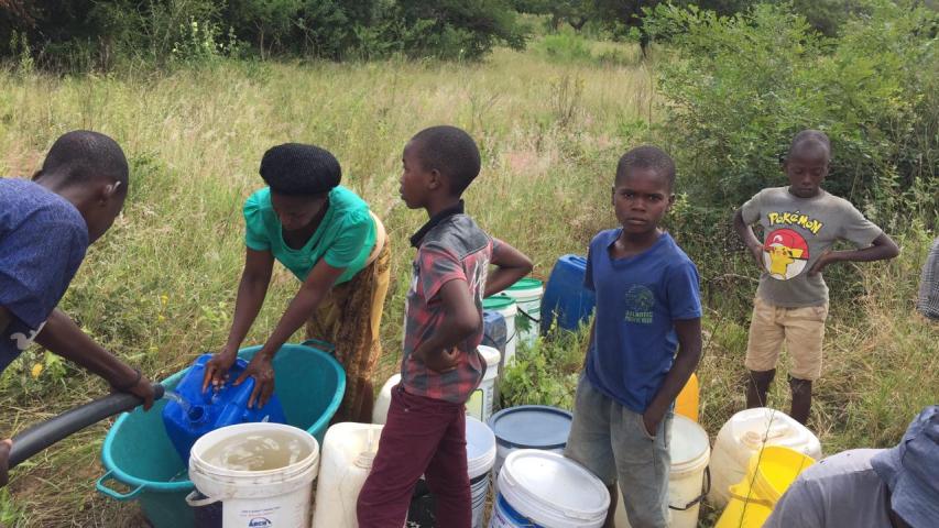 Tener agua al lado de casa significa para ellas menos trabajo y más calidad de vida.