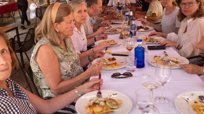 Almuerzo equipo voluntarios y voluntarias de Tarragona