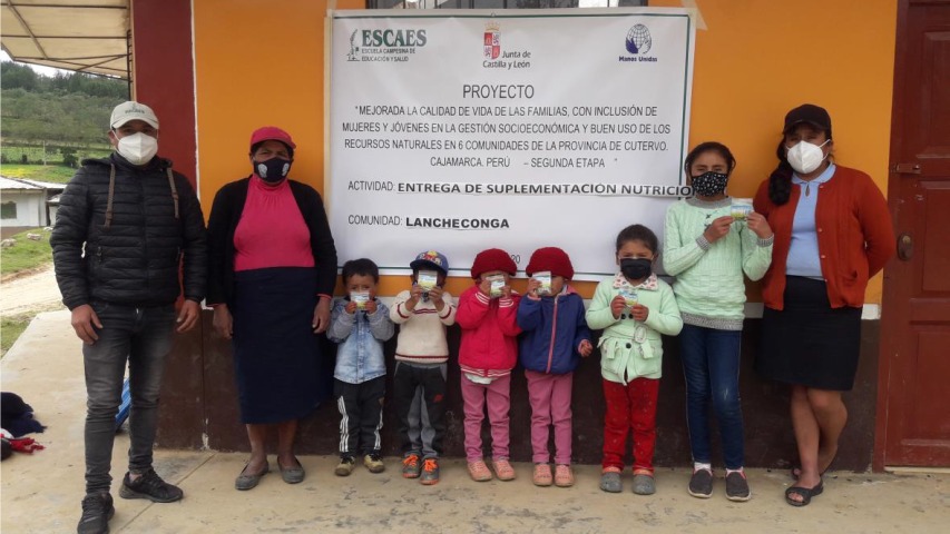 Entrega de suplemento nutricional Nutrihojitas a niños y niñas de 6 meses a 5 años de edad - Lancheconga