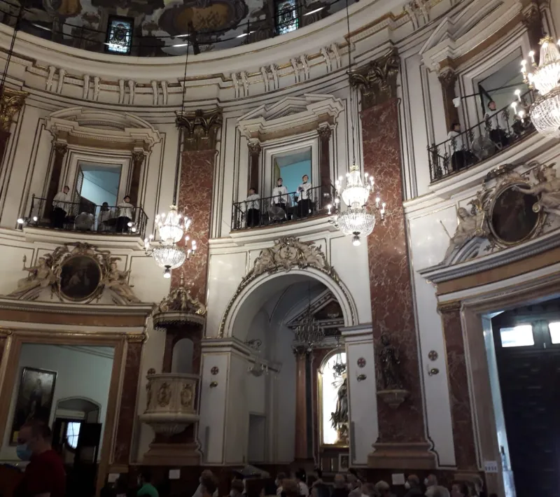 Escolanía de Nuestra Señora de los Desamparados durante la misa.