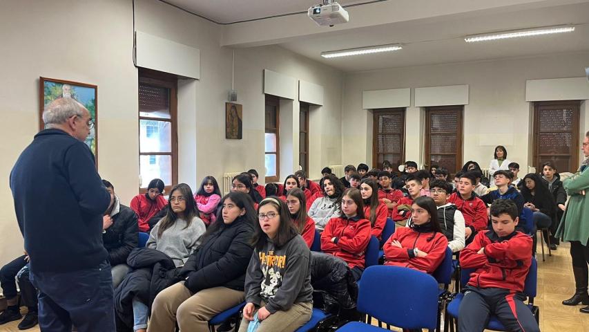 Carmelo Pérez-Aradros en el Colegio Regina Pacis