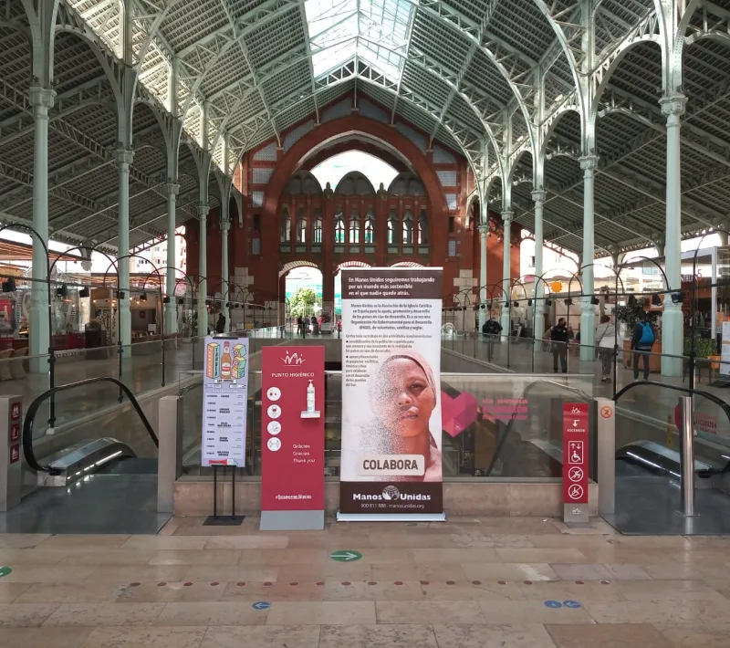Exposición de Manos Unidas Valencia "Nuestra indiferencia los condena al olvido" en el Mercado de Colón.