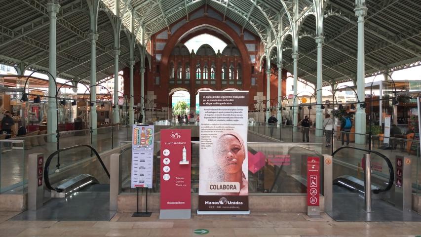 Exposición de Manos Unidas Valencia "Nuestra indiferencia los condena al olvido" en el Mercado de Colón.