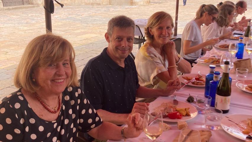 Almuerzo equipo voluntarios y voluntarias de Tarragona