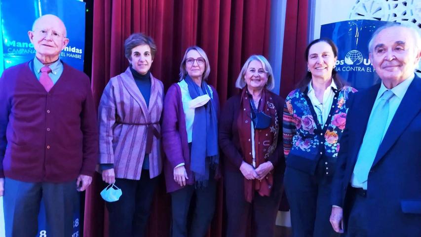Ángel Marín, vicedelegado de Valencia; Patricia Garrido, responsable de proyectos en el Sudeste Asiático de Manos Unidas; Elena Gallego, responsable de la Zona de la Comunidad Valenciana y Baleares en el Área de Delegaciones de MMUU; Ana Ruiz Ruiz, delegada de Valencia; Marisa Elosua, coordinadora de Operación Enlace de MMUU y Eladio Seco de Herrera, tesorero.