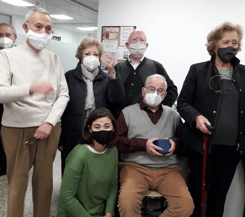 Los compañeros de Manos Unidas Valencia acompañando a Ángel Árdid el día de su despedida.