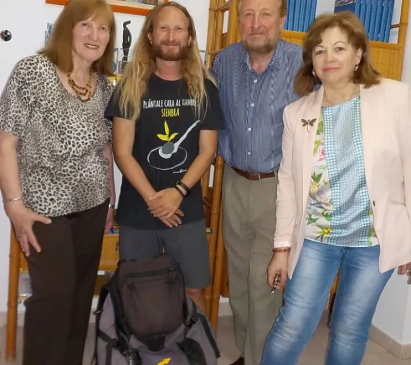 Manos Unidas Orense recibió también la visita de Rubén Arnal.