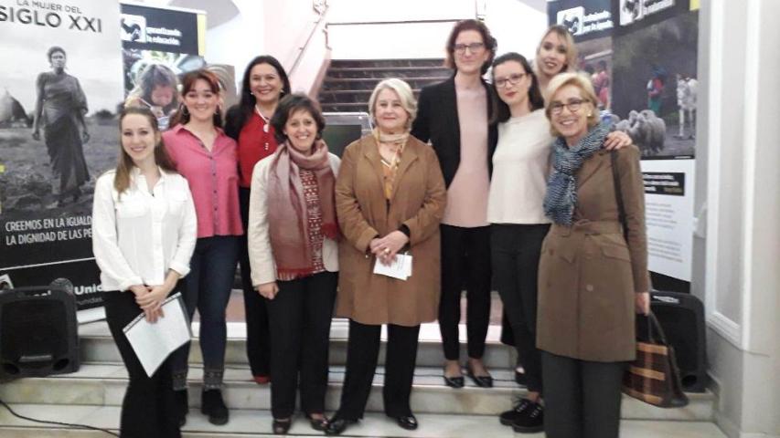 Inauguración de la exposición "La Mujer del Siglo XXI" de Manos Unidas Valencia en la Facultad de Enfermería de la UCV
