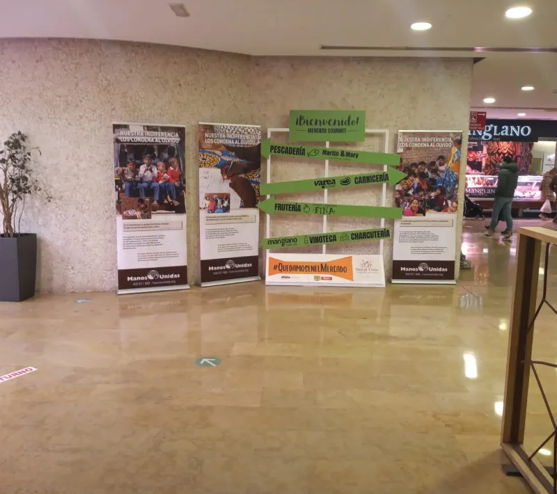 Exposición de Manos Unidas Valencia "Nuestra indiferencia los condena al olvido" en el Mercado de Colón.