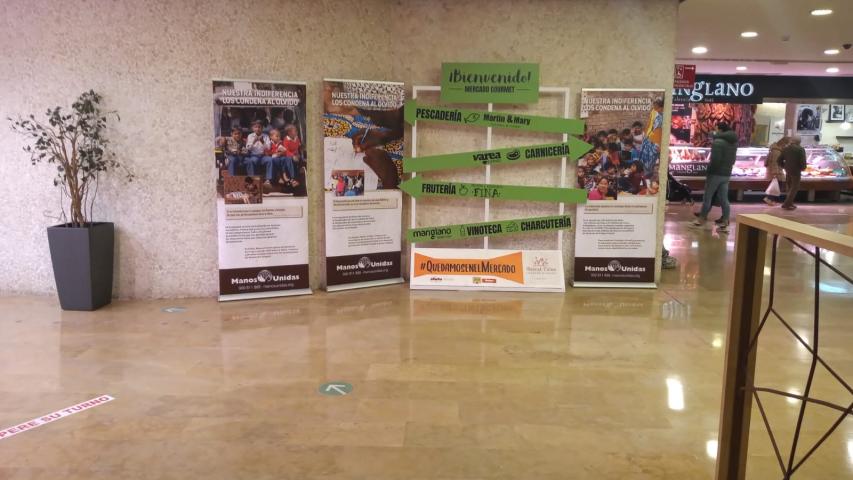 Exposición de Manos Unidas Valencia "Nuestra indiferencia los condena al olvido" en el Mercado de Colón.