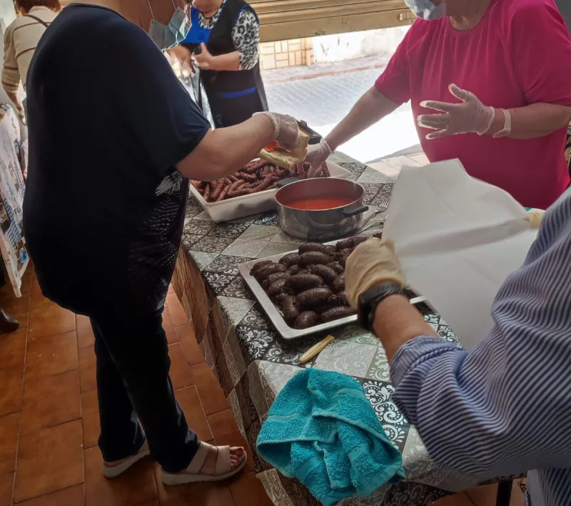 Cena solidaria en la comarcal de Sagunto de Manos Unidas Valencia.