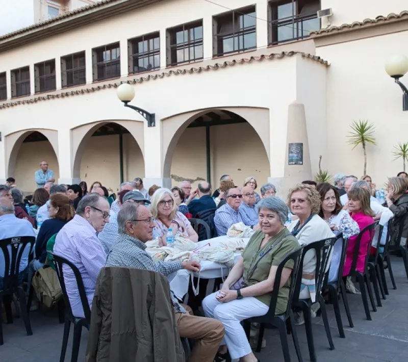Cena solidaria en la comarcal de Sagunto de Manos Unidas Valencia.