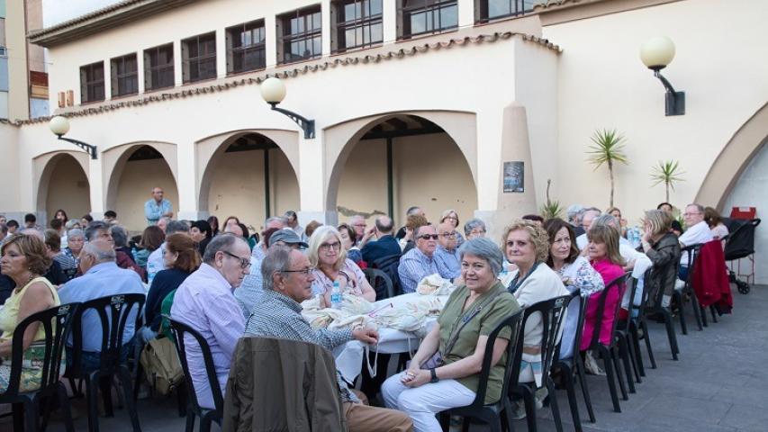 Cena solidaria en la comarcal de Sagunto de Manos Unidas Valencia.