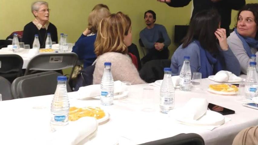 El párroco se dirigió a los asistentes a la Cena del Hambre en la delegación comarcal de Manos Unidas de Alfara del Patriarca.
