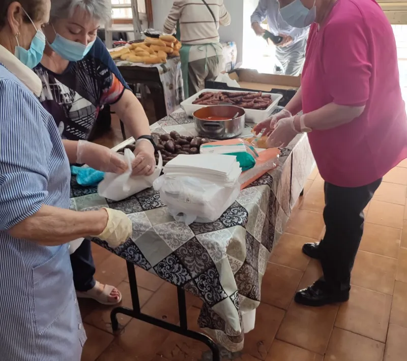 Cena solidaria en la comarcal de Sagunto de Manos Unidas Valencia.