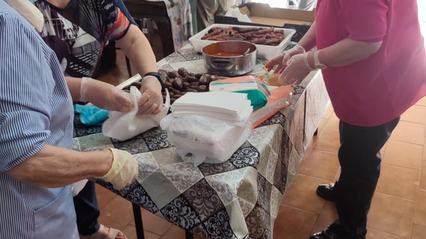 Cena solidaria en la comarcal de Sagunto de Manos Unidas Valencia.