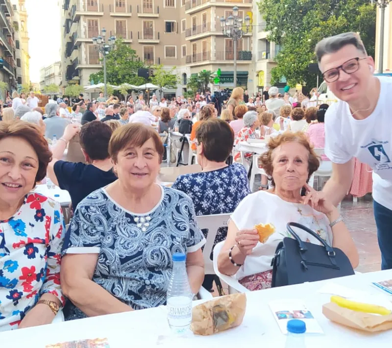 Asistentes a la Cena del Hambre de Manos Unidas Valencia.