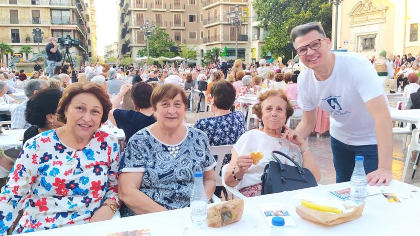 Asistentes a la Cena del Hambre de Manos Unidas Valencia.
