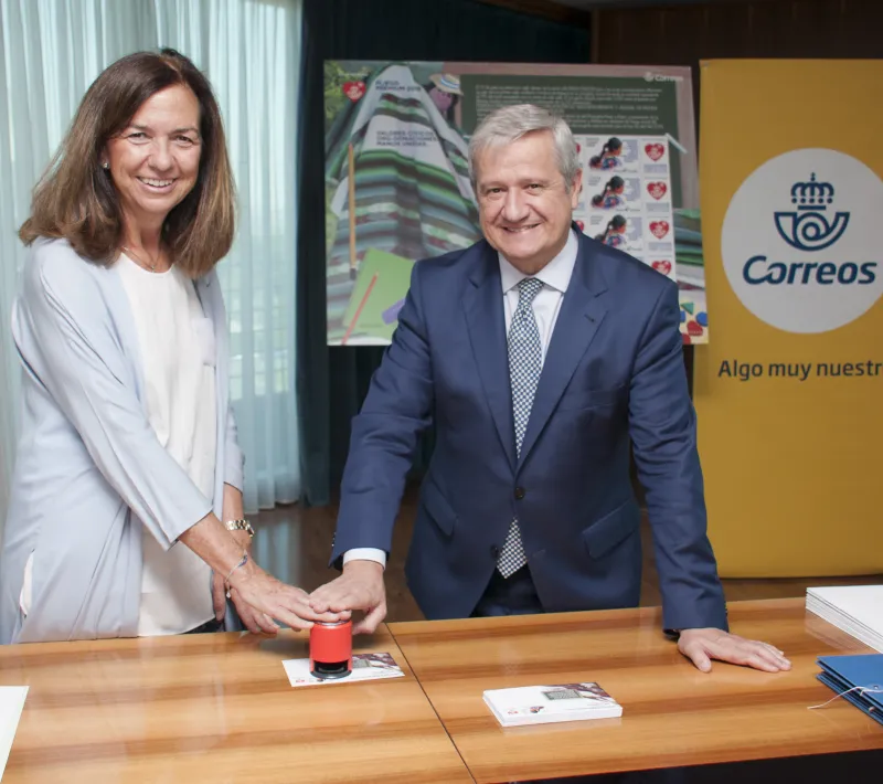 Correos y Manos Unidas presentan el primer sello solidario. Foto: Correos