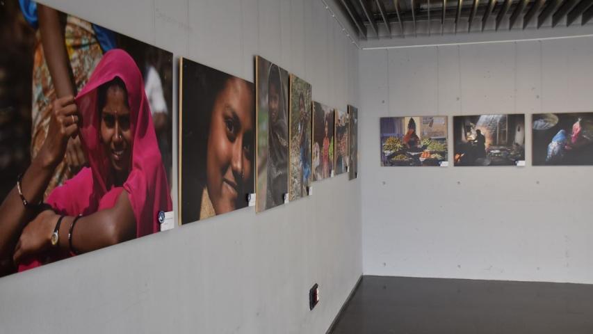 Exposición 24 horas en la vida de una mujer del siglo XXI en India, de Manos Unidas Valencia