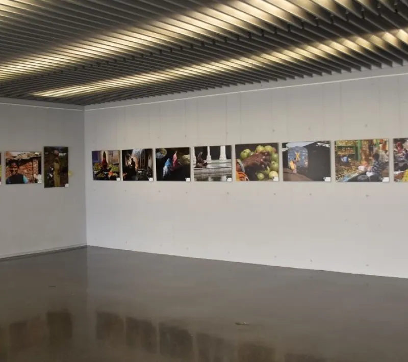Exposición 24 horas en la vida de una mujer del siglo XXI en India, de Manos Unidas Valencia