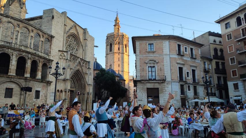 Grup de Danses Sant Vicent Ferrer durante su magnífica actuación.