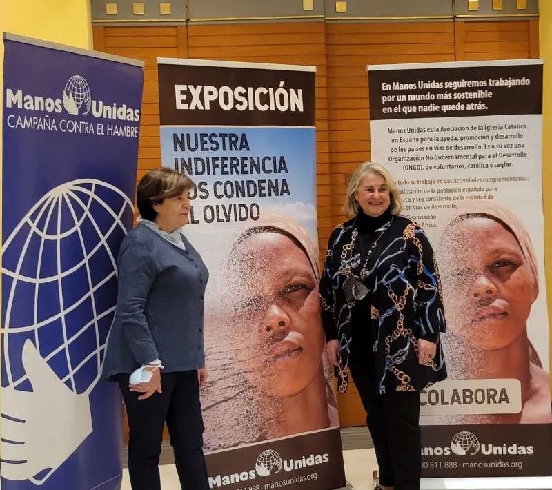 Manoli Nieto y Ana Ruiz apoyando la Campaña "Nuestra indiferencia los condena al olvido"