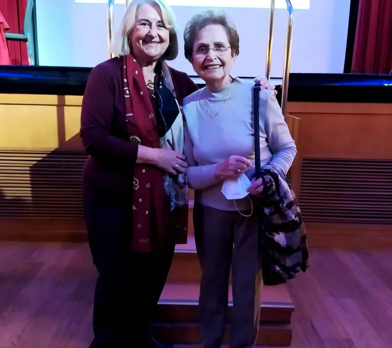 Ana Ruiz  junto a María Salort, de Oliva, una de nuestras más antiguas voluntarias comarcales. Un ejemplo a seguir. .
