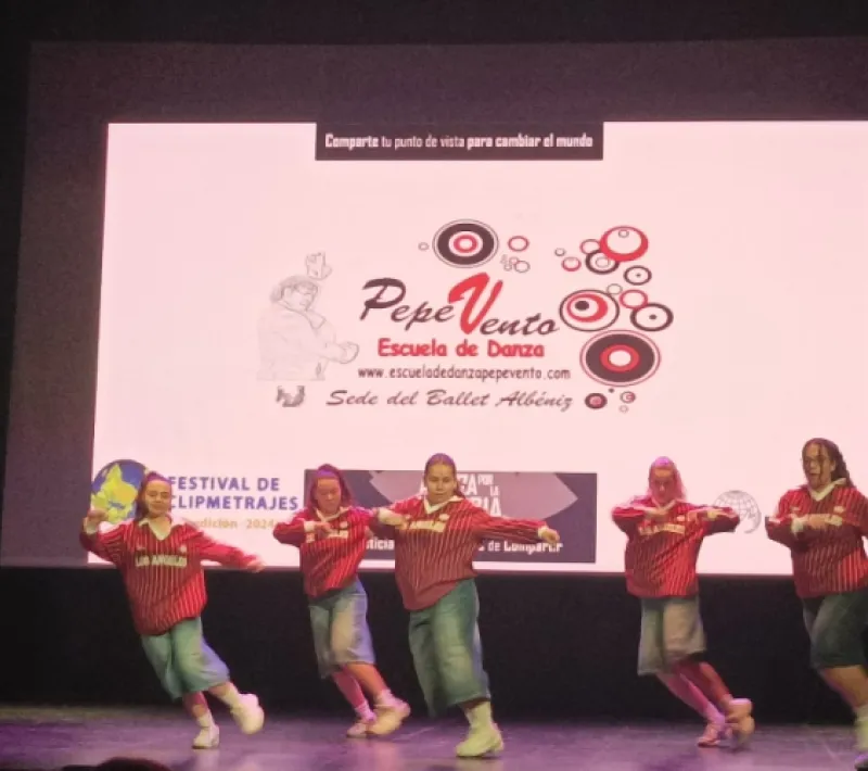 actuacion de chicas de la escuela ballet pepe vento alcala de henares