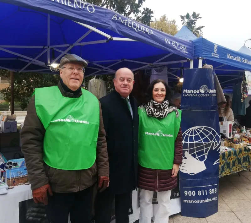 alcalde de antequera en el mercadillo