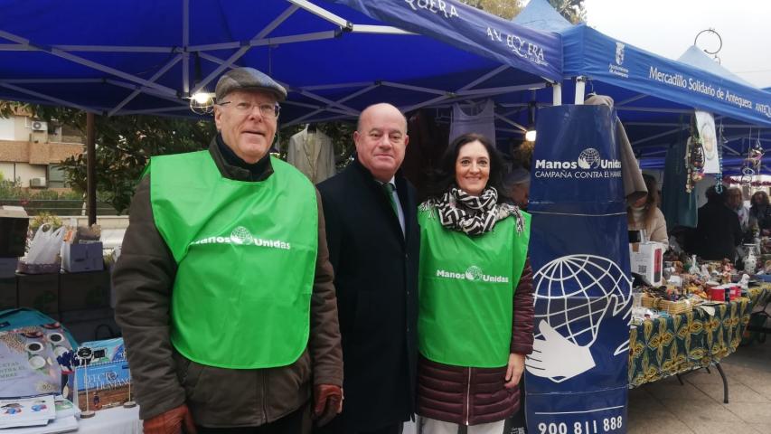 alcalde de antequera en el mercadillo