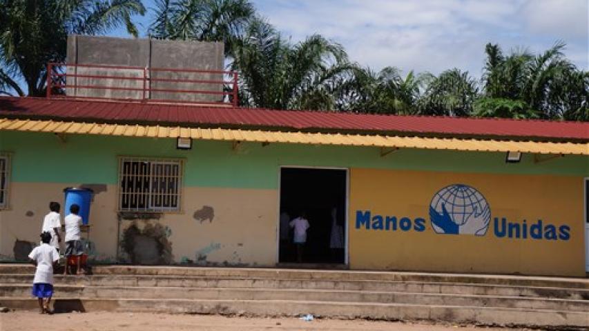 Mejora de instalaciones de escuela primaria en Kangandala (Angola)