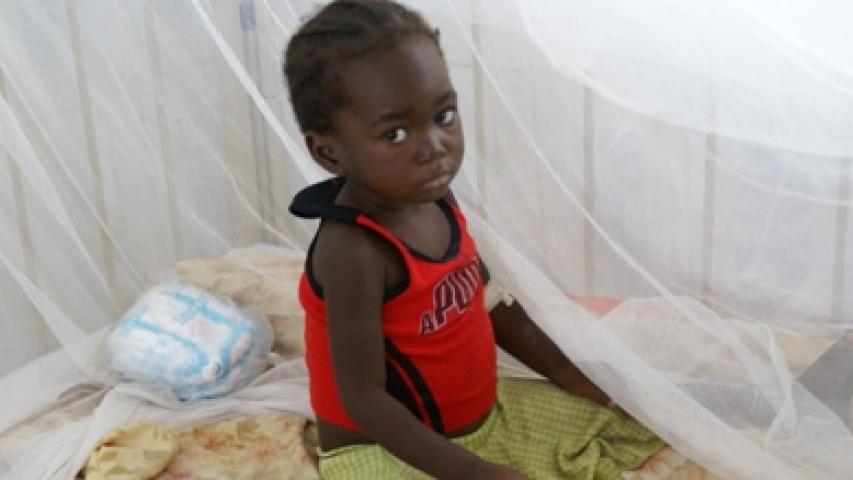 Bebé en un hospital de Angola