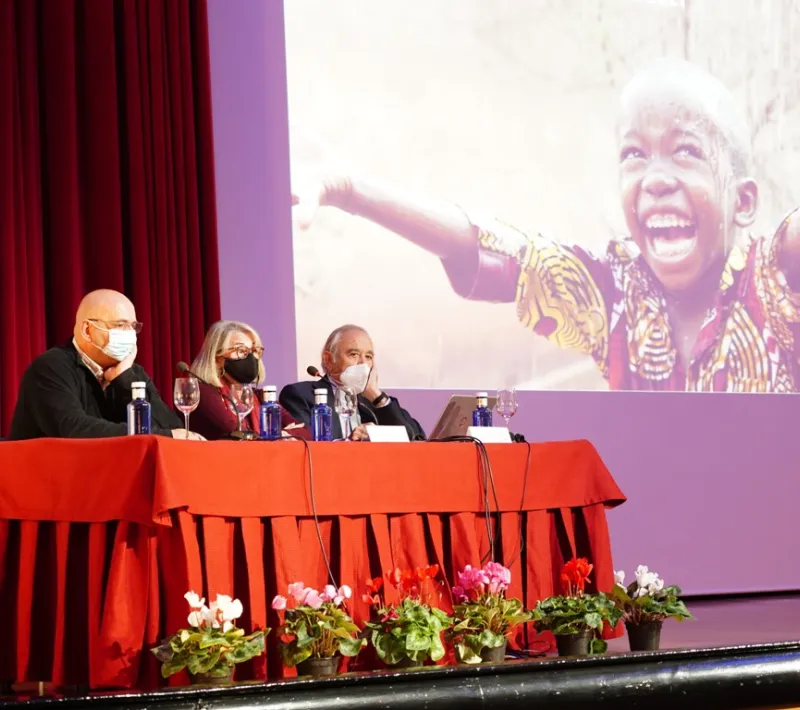 Pablo Tos, consiliario de Manos Unidas Valencia; Ana Ruiz Ruiz, delegada; y Eladio Seco de Herrera, tesorero. Foto: Avan/ Alberto Sáiz.