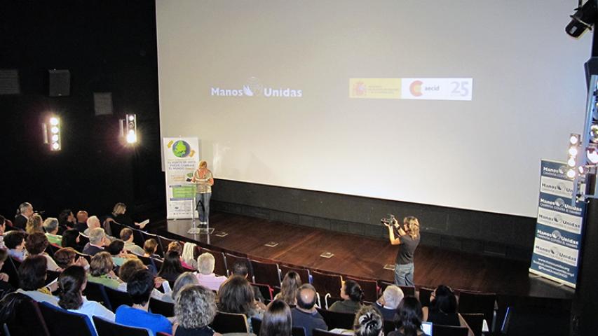 auditorio y presentadora