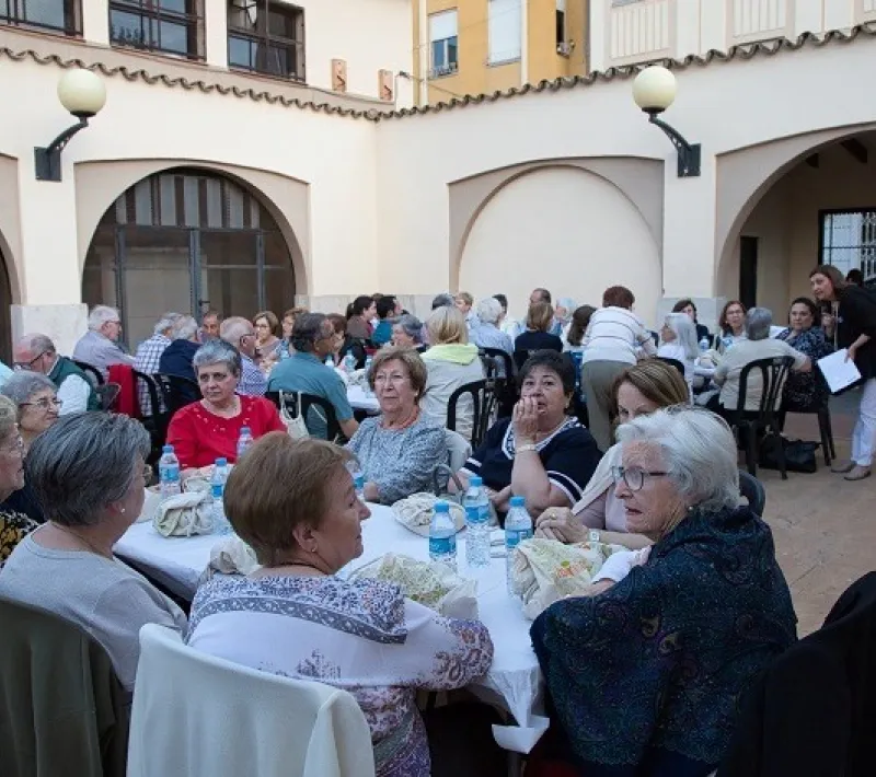 Cena solidaria en la comarcal de Sagunto de Manos Unidas Valencia.