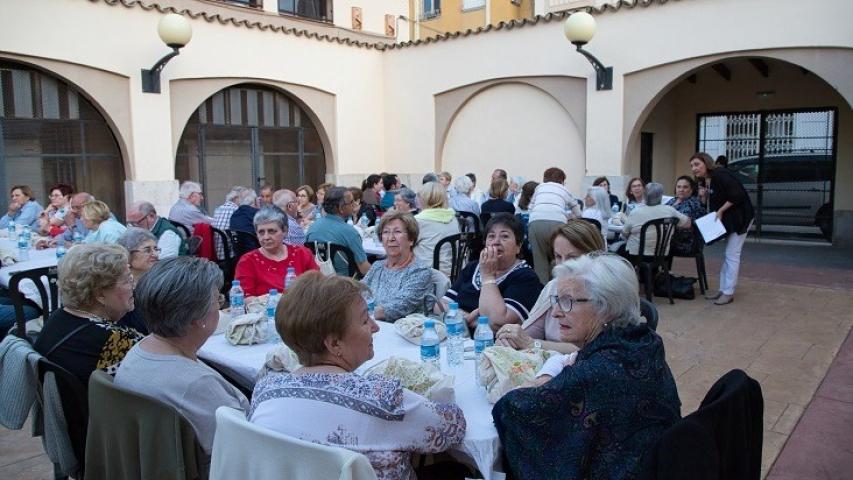 Cena solidaria en la comarcal de Sagunto de Manos Unidas Valencia.