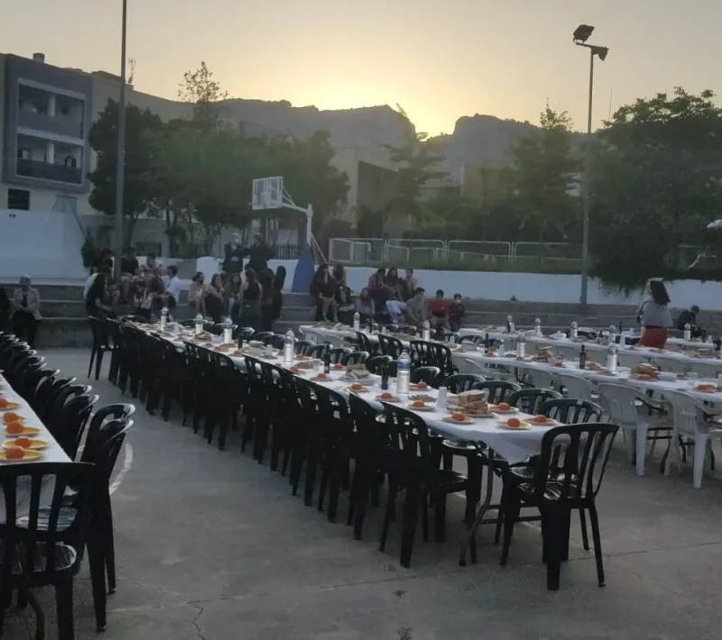 Todo preparado para la cena solidaria de Manos Unidas en Alcoy.