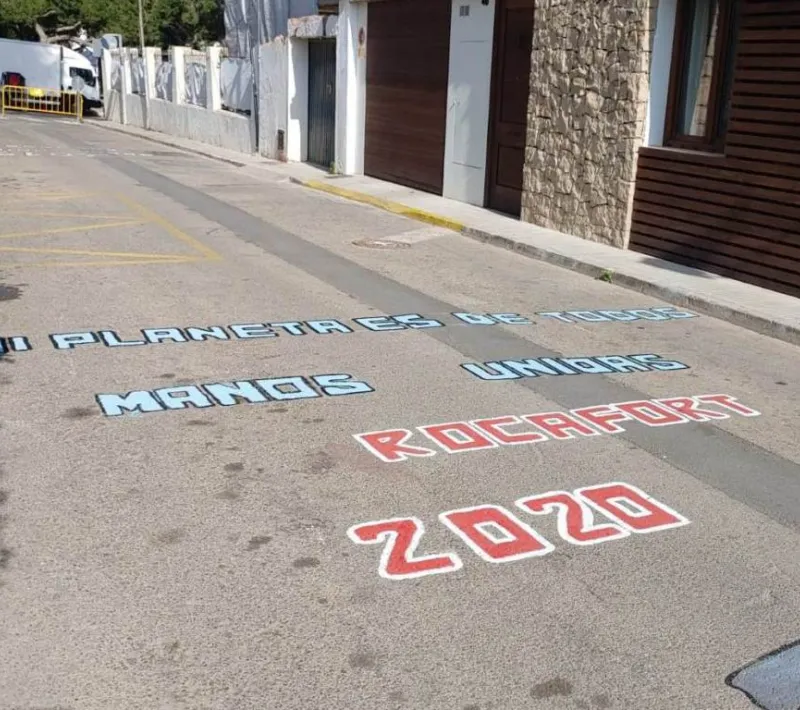 Pintada de sensibilización en la delegación comarcal de Rocafort de Manos Unidas Valencia.