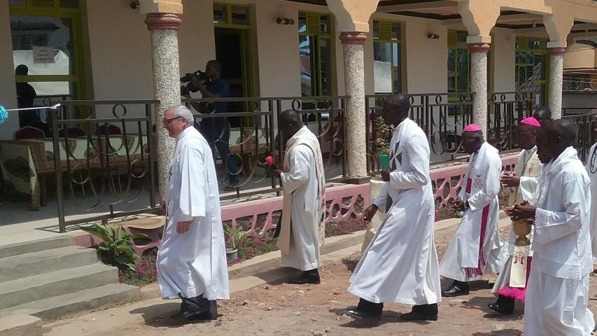 Bendición del Centro Pedagógico de Bunia en Congo. Manos Unidas.