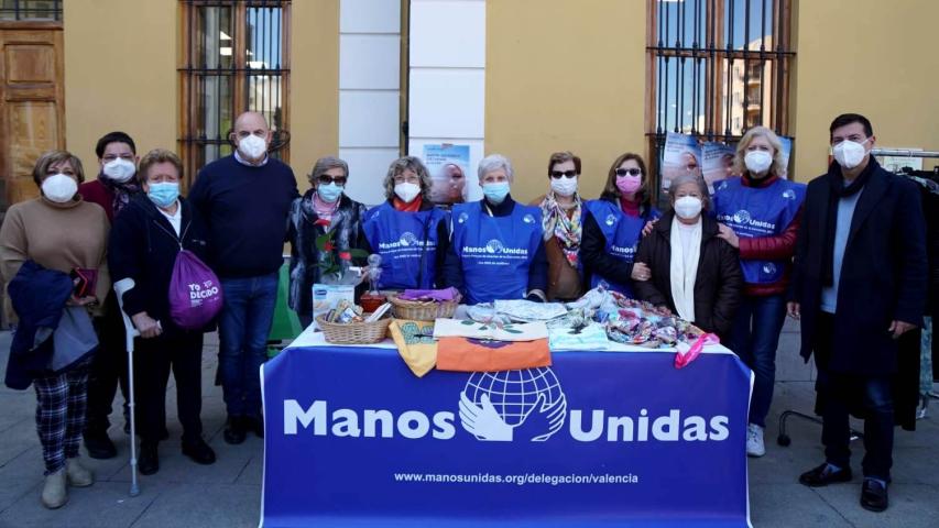 El alcalde de Burjassot, Rafael García, asistió a esta jornada solidaria en favor de Manos Unidas.
