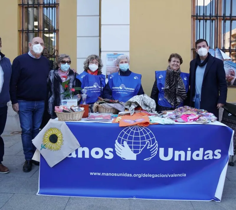 El alcalde de Burjassot, Rafael García, asistió a esta jornada solidaria en favor de Manos Unidas.