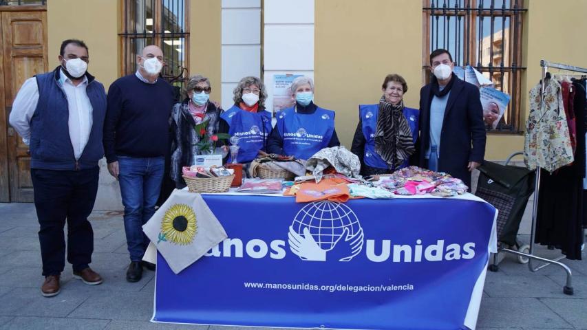 El alcalde de Burjassot, Rafael García, asistió a esta jornada solidaria en favor de Manos Unidas.