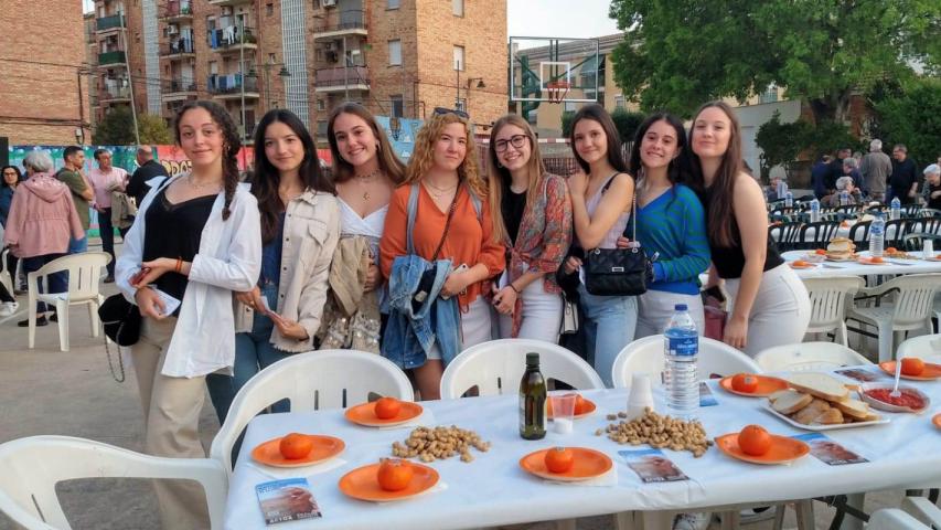 La Cena del hambre de Alcoi cuenta con un gran número de jóvenes, que simpatizan con las causas justas que defiende Manos Unidas.