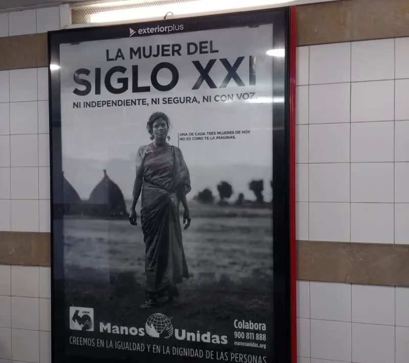Publicidad de Manos Unidas en marquesinas para la nueva campaña